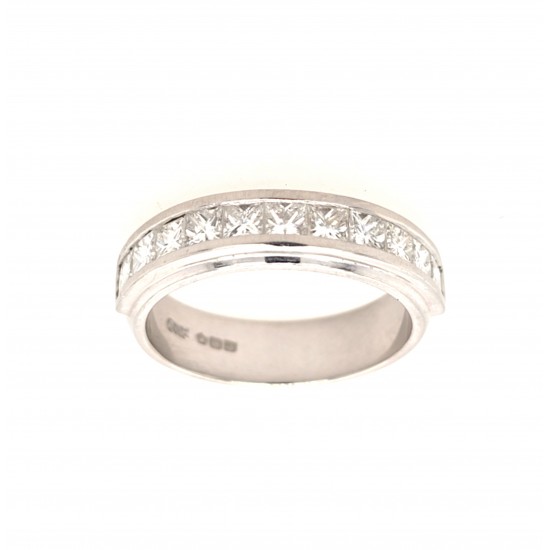 Pre Owned Platinum Diamond Band Ring ZX440